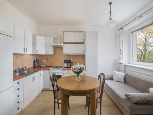 Warszawa, Wawer Anin, Benedykta Hertza